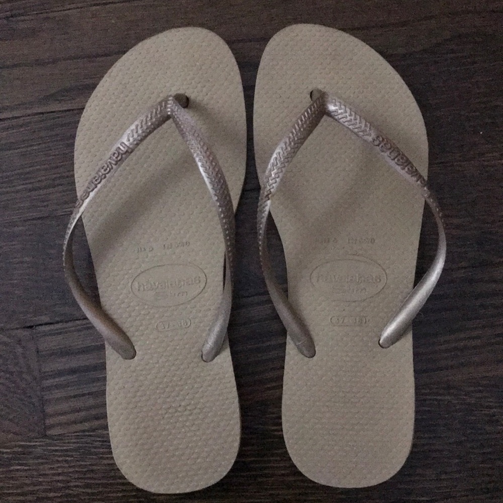 Gold hanauanas
